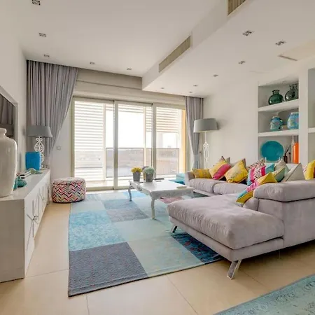 Prime Location Seaview Lux Apartment