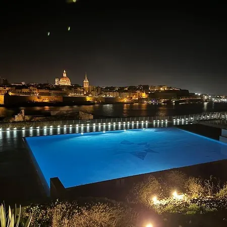 Prime Location Seaview Lux Apartment *
