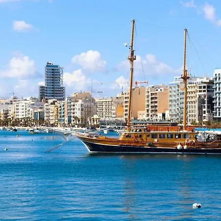 Prime Location Seaview Lux Apartment *