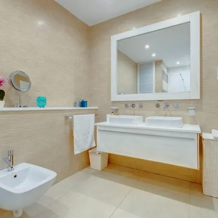 Prime Location Seaview Lux Apartment *